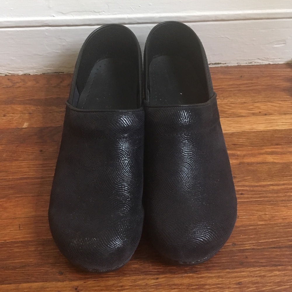 Shiny dark blue clogs.